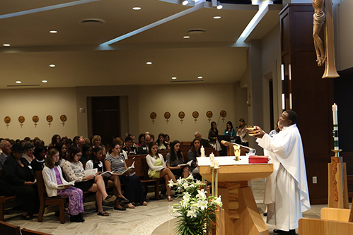 Divine Savior Holy Angels High School圣洁救世主高中