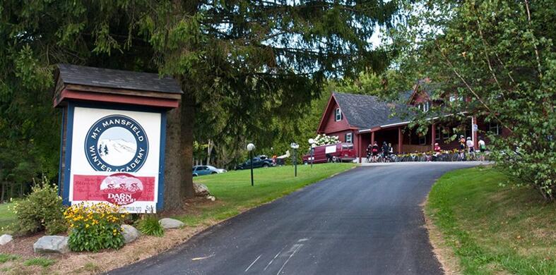 Mt. Mansfield Winter Academy 蒙特曼斯菲尔德冬学院